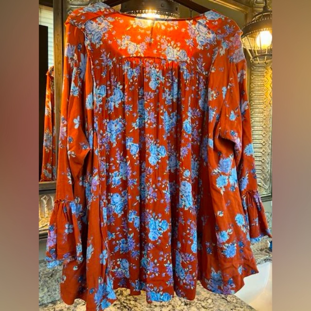 Free People Loretta Floral Boho Tunic top with pockets size XS runs large - Picture 5 of 13